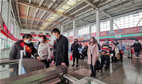 交运集团新增青岛至莱州、青岛至日照等两条定制客运班线，开通了免费接驳服务