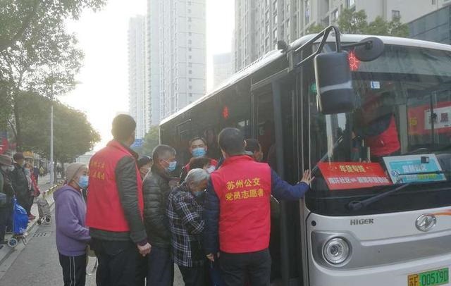 苏州市公交公司推出的预约定制公交“年货专线”共往返10车，接送南环社区居民180人次
