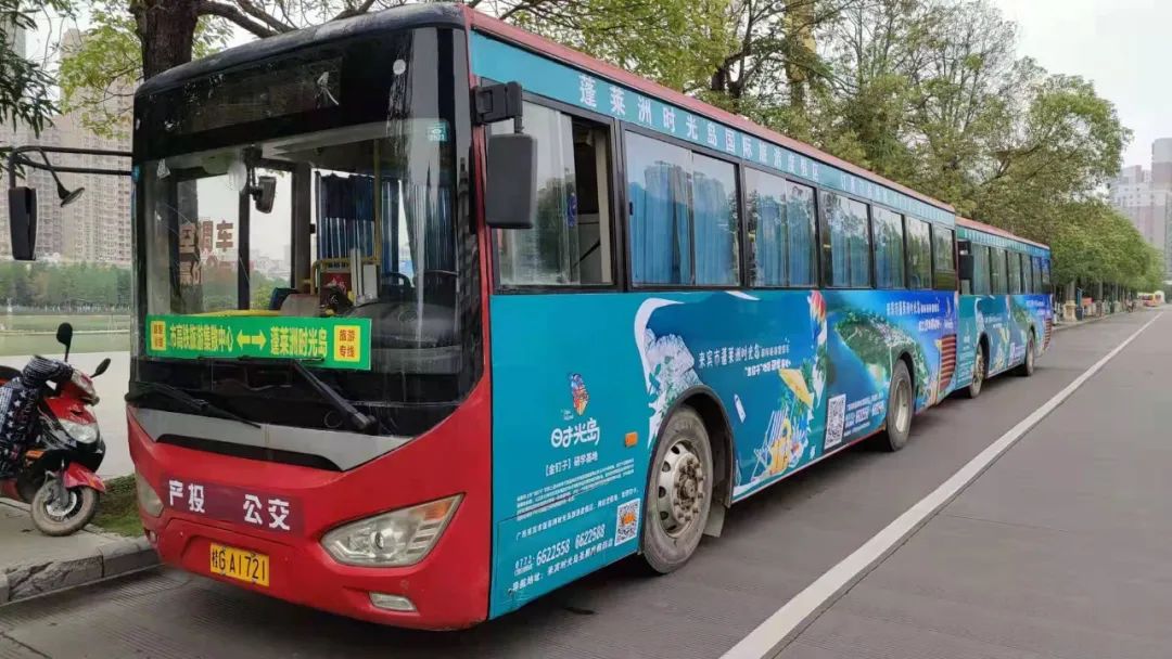 4月14日，来宾市首条旅游定制公交正式开通运营