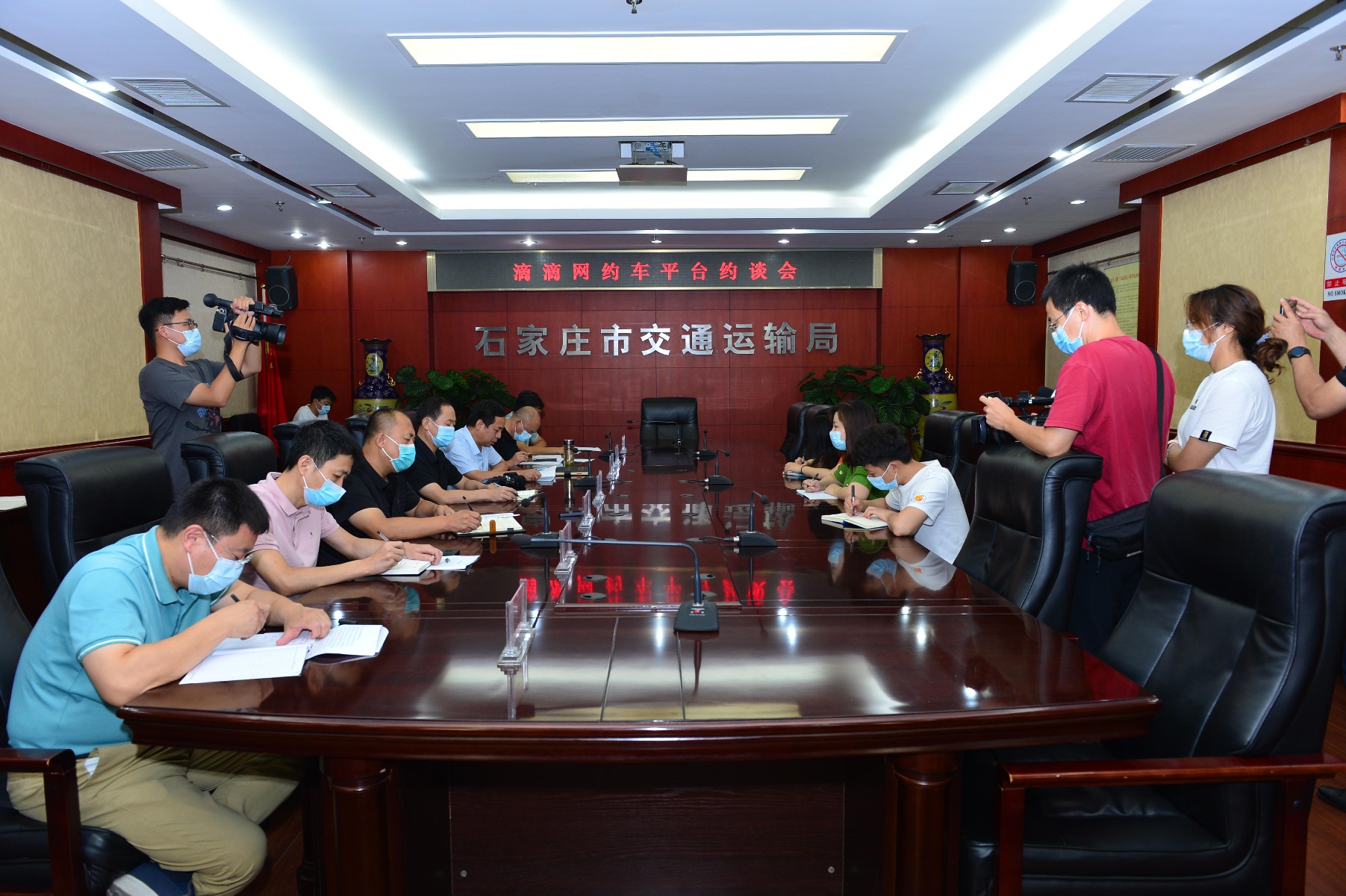 8月17日，石家庄市交通运输局分批约谈当地网约车平台