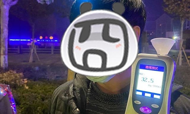12月13日，温宿县的一位车主酒后找的代驾居然是酒后驾车！