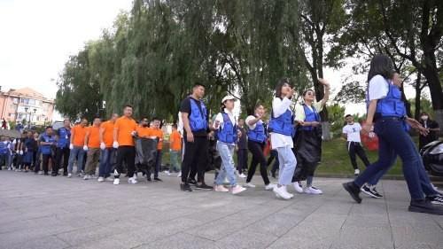  8月31日，吉林市五家代驾公司在江滨公园开展环保公益活动