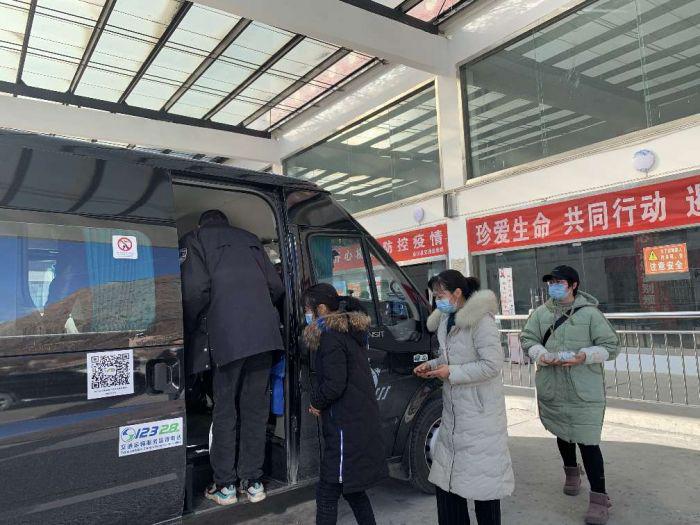 金川县推出“定制客运”服务，受到群众广泛欢迎