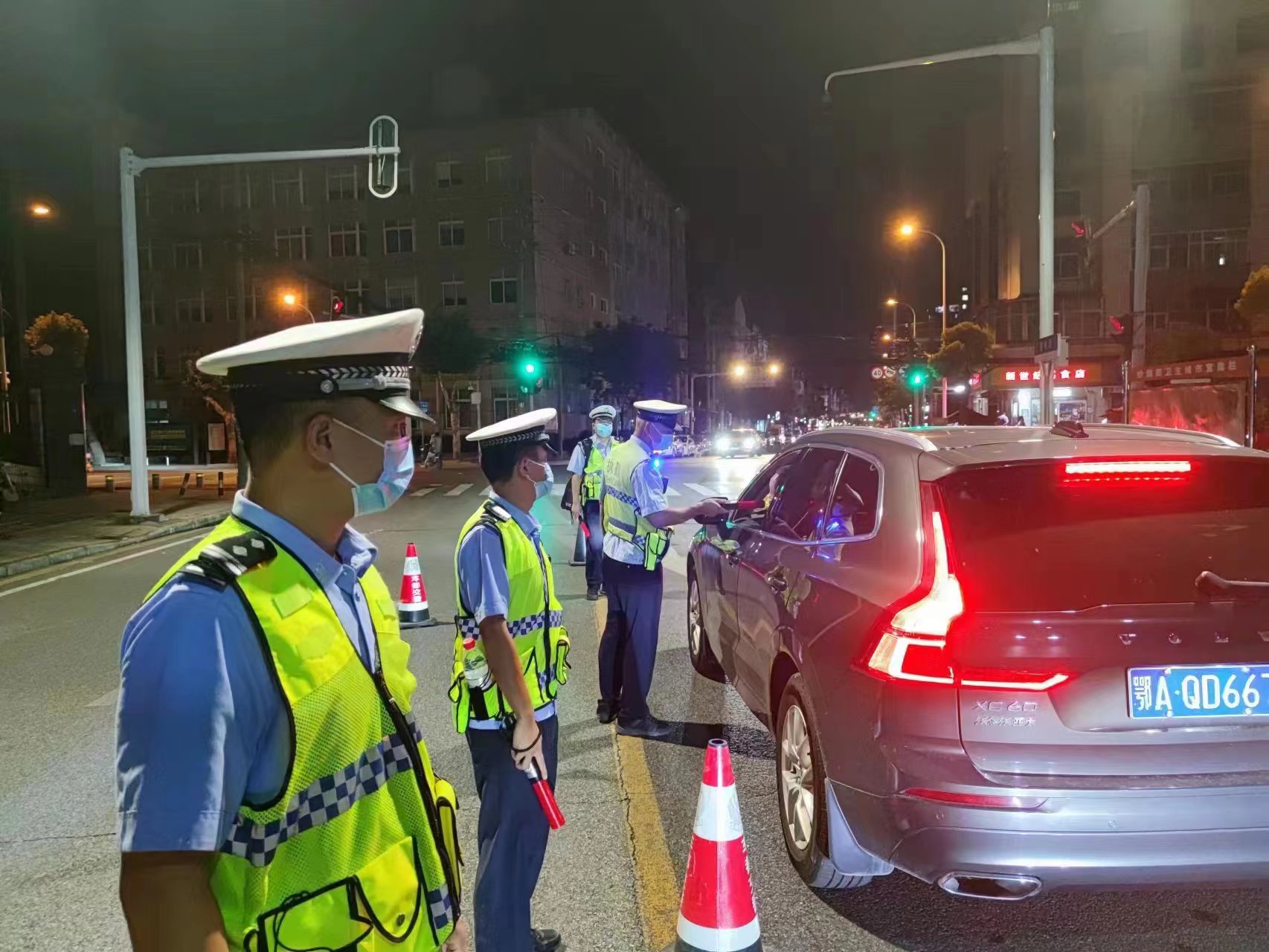 武汉交警打击违法攻势凌厉，共查获酒醉驾2109起